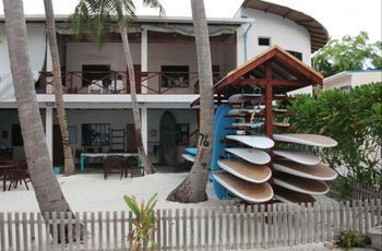 ホテル Cokes Surf Camp スルスドゥー エクステリア 写真